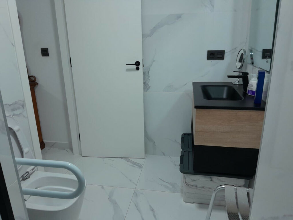 Middle Floor Apartment Torrevieja Alicante - image 17