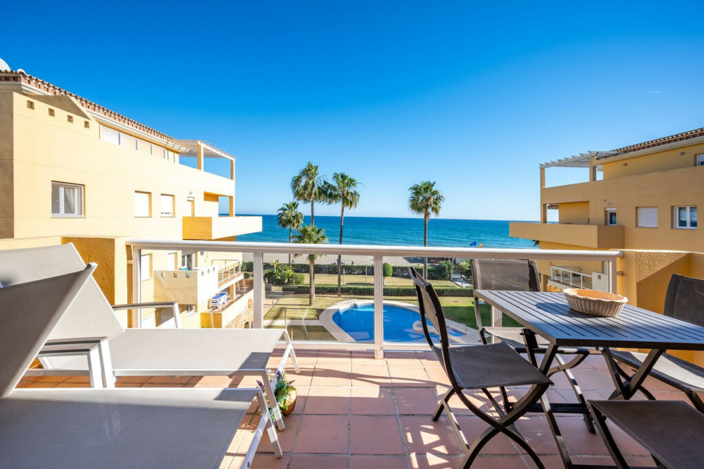Middle Floor Apartment La Cala Málaga - image 17