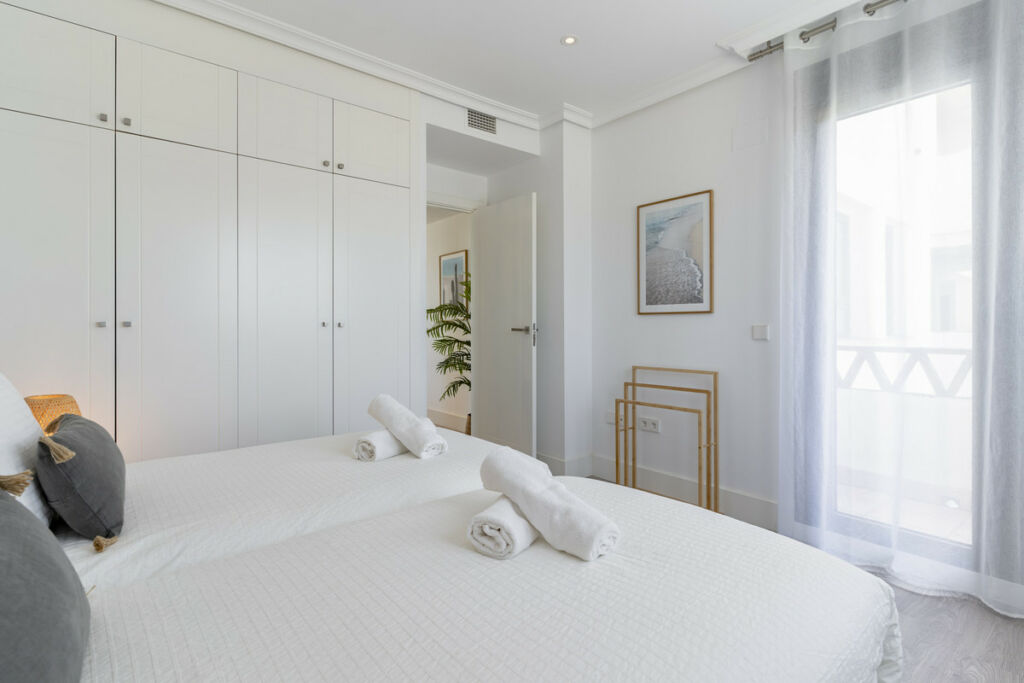 Middle Floor Apartment Estepona Málaga - image 17