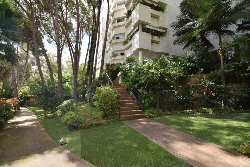 Middle Floor Apartment The Golden Mile Málaga - image 17