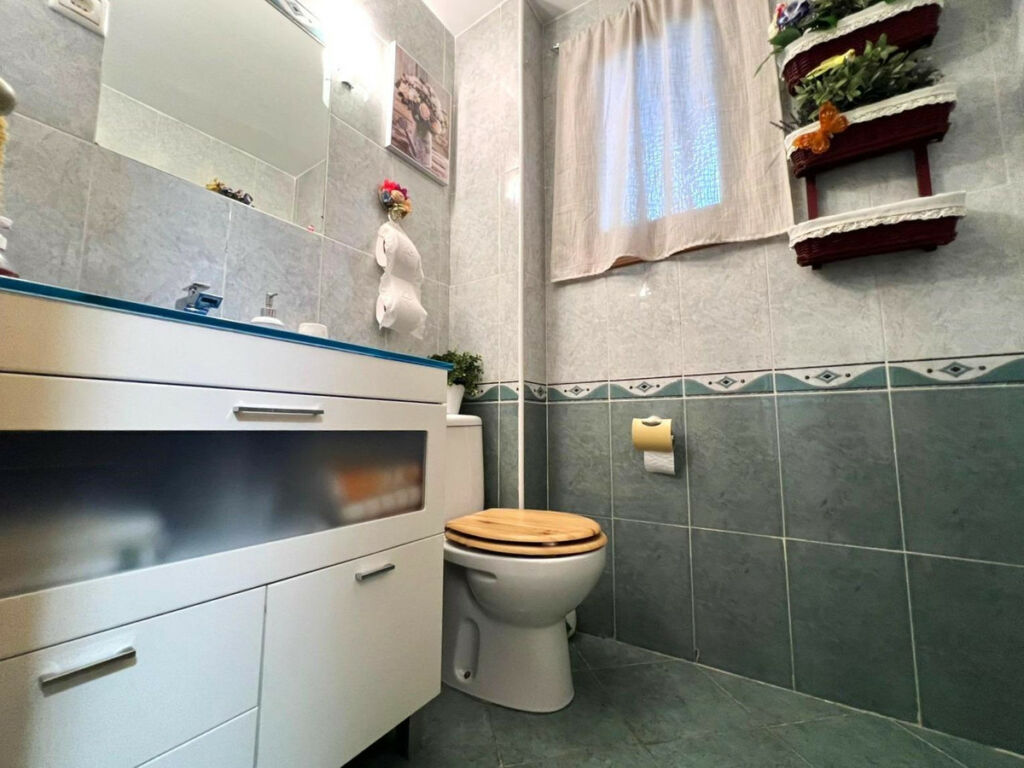 Middle Floor Apartment Torrevieja Alicante - image 17