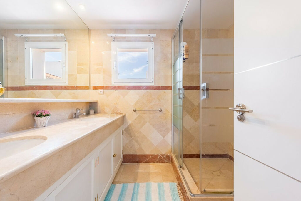 Penthouse Puerto Banús Málaga - image 17