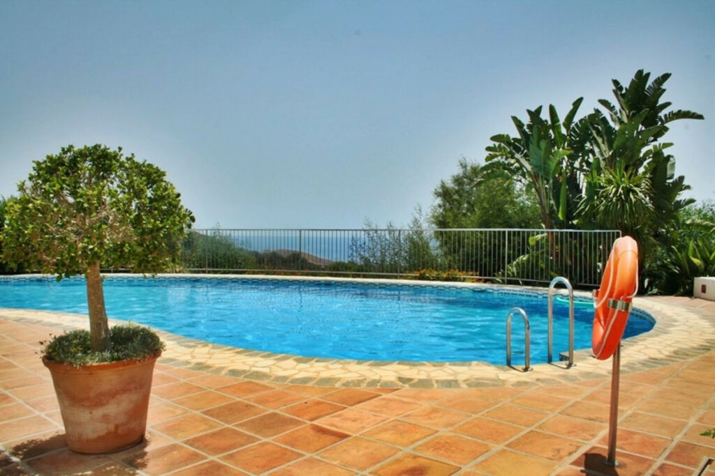 Middle Floor Apartment La Mairena Málaga - image 17