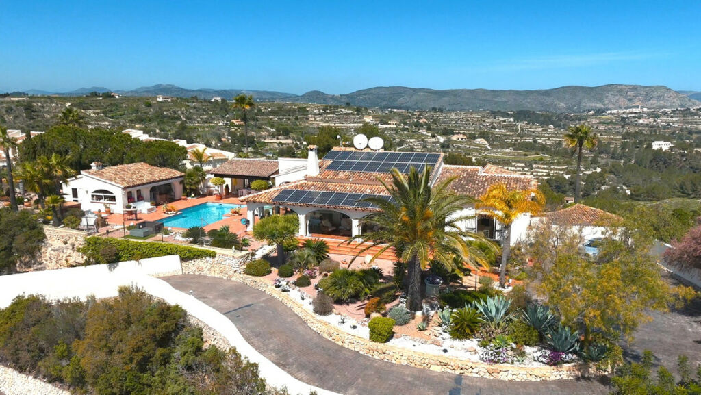 Detached Villa Moraira Alicante - image 17
