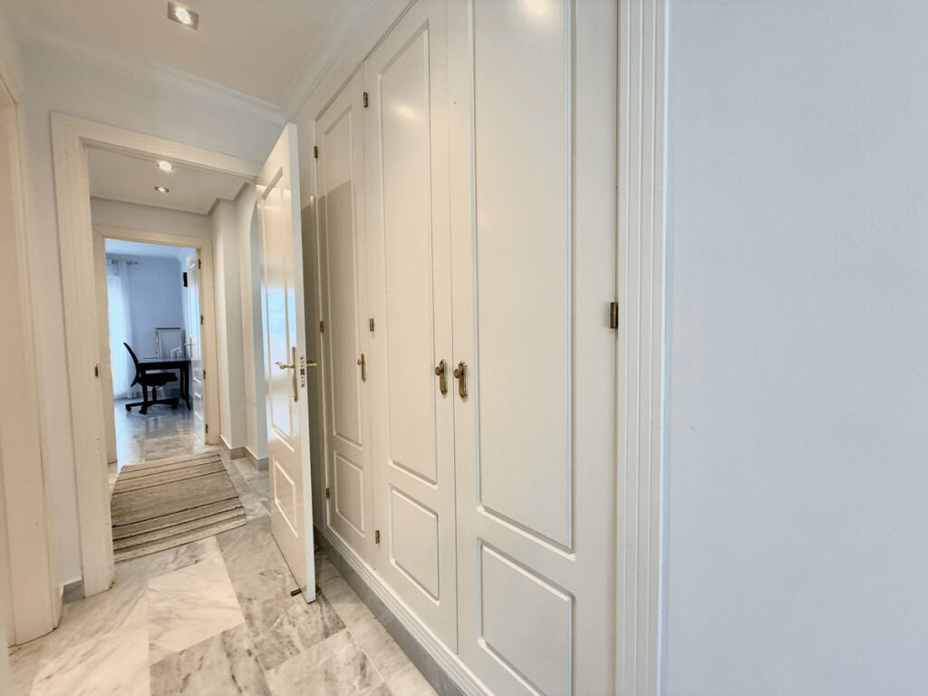 Middle Floor Apartment Nueva Andalucía Málaga - image 17
