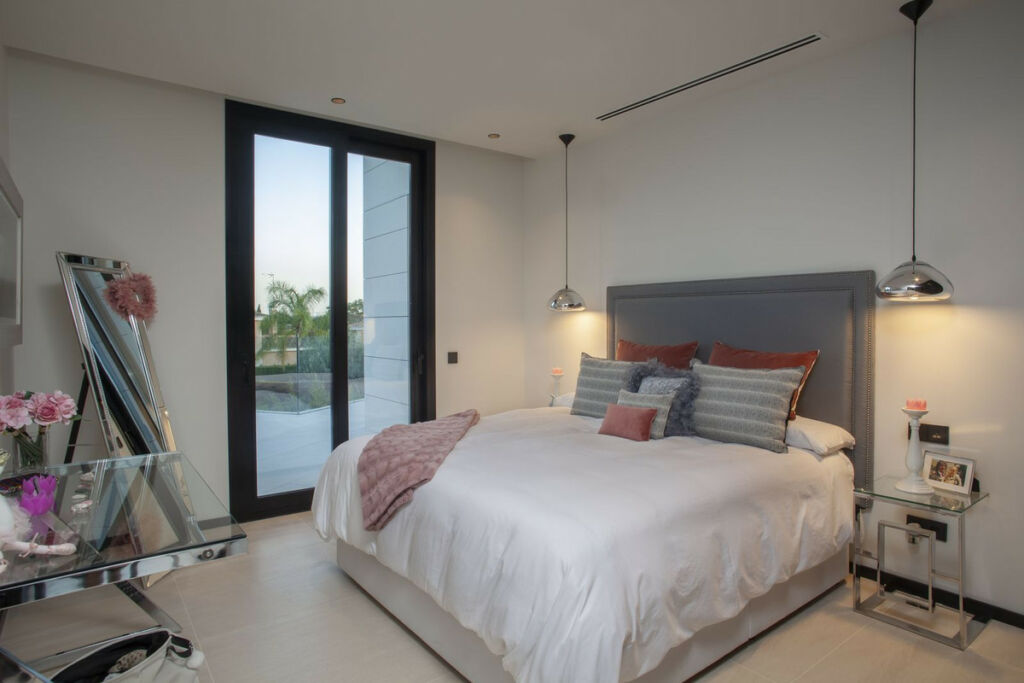 Detached Villa Nueva Andalucía Málaga - image 17