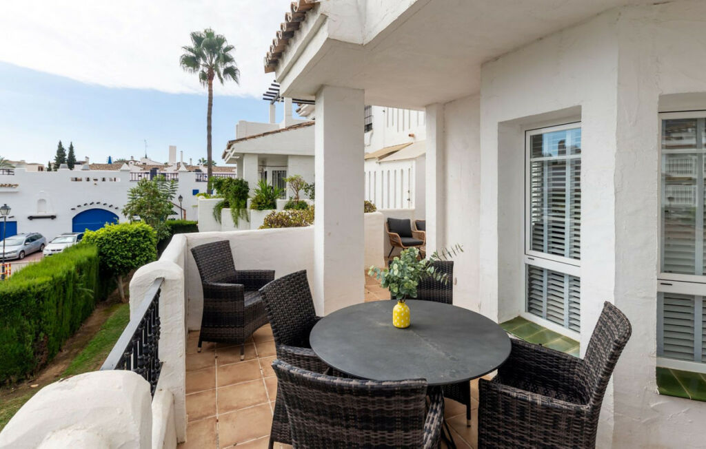 Middle Floor Apartment Nueva Andalucía Málaga - image 17