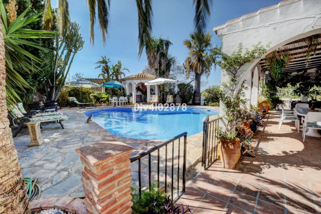 Detached Villa Benalmadena Pueblo Málaga - image 17