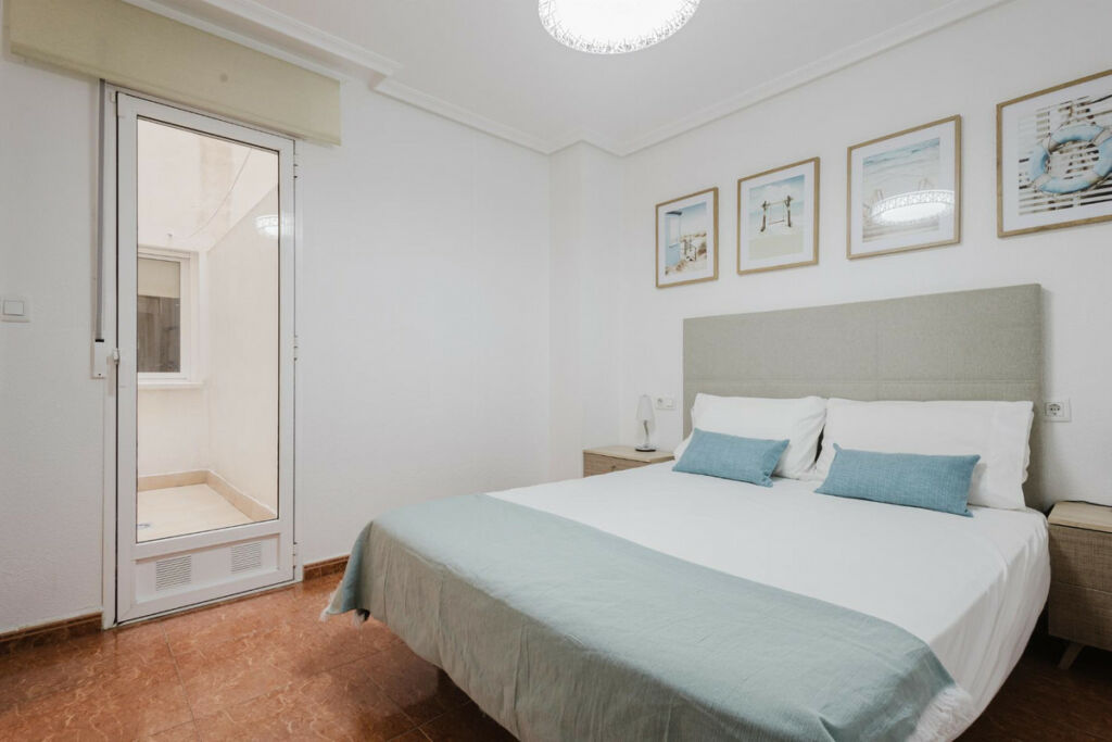 Middle Floor Apartment Torrevieja Alicante - image 17