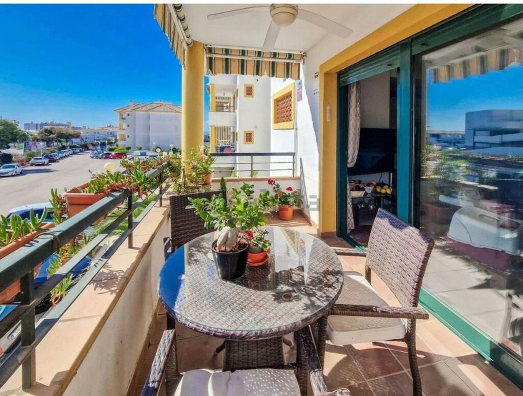 Middle Floor Apartment Villamartin Alicante - image 17