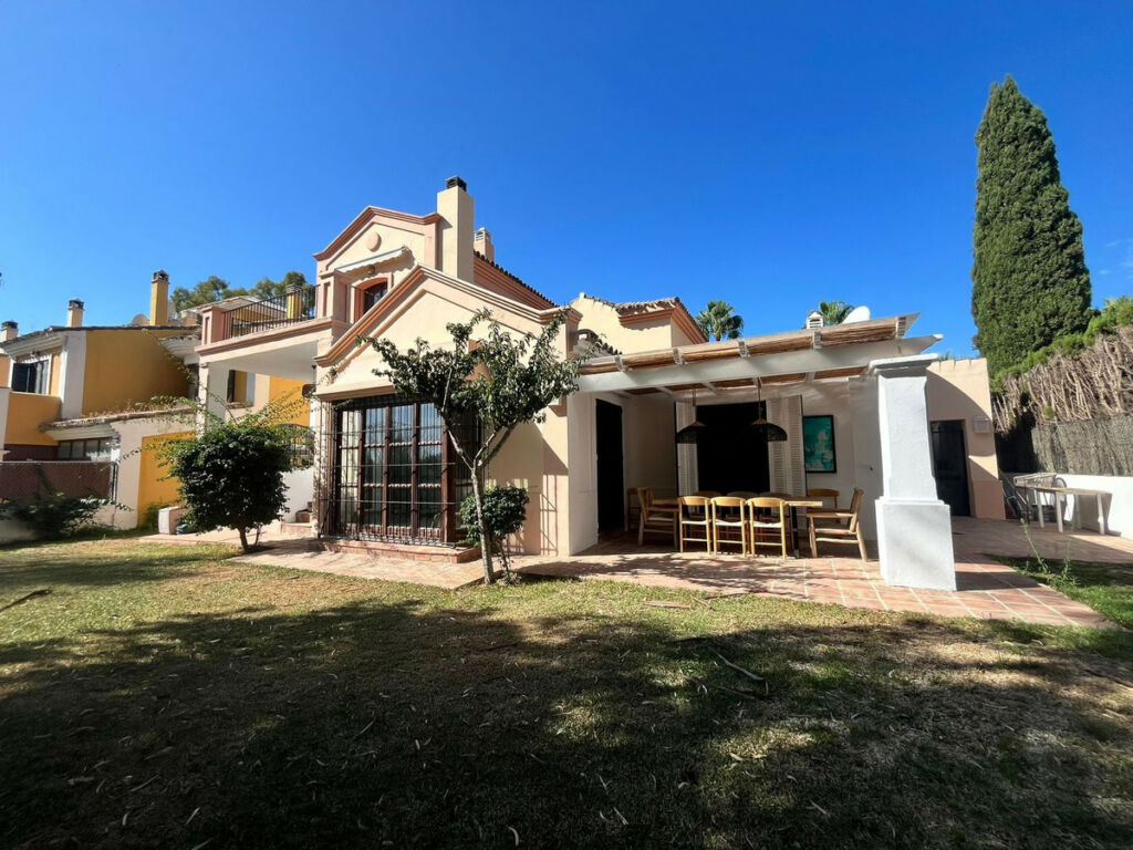 Detached Villa Guadalmina Alta Málaga - image 17