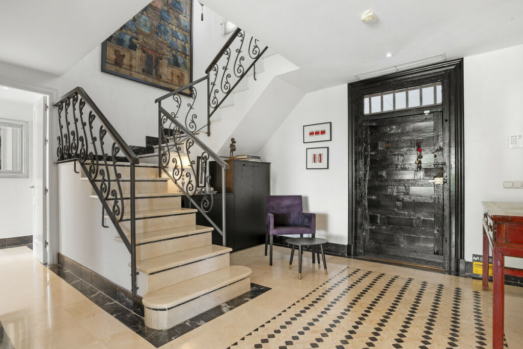 Detached Villa Nueva Andalucía Málaga - image 17