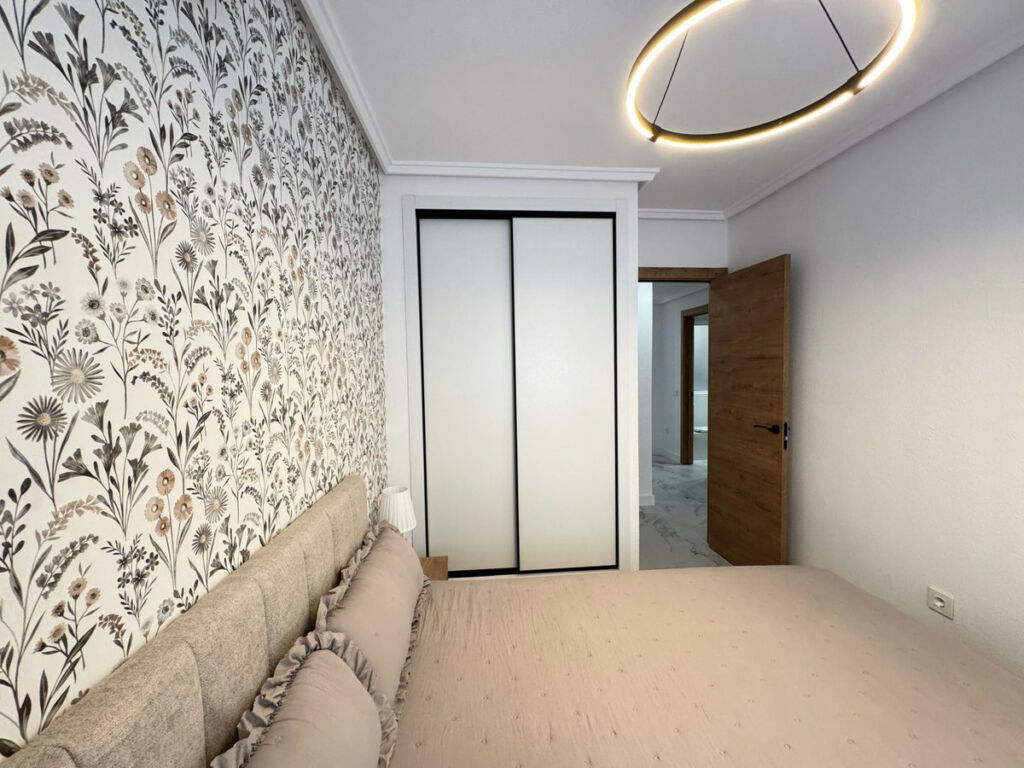 Middle Floor Apartment Torrevieja Alicante - image 17