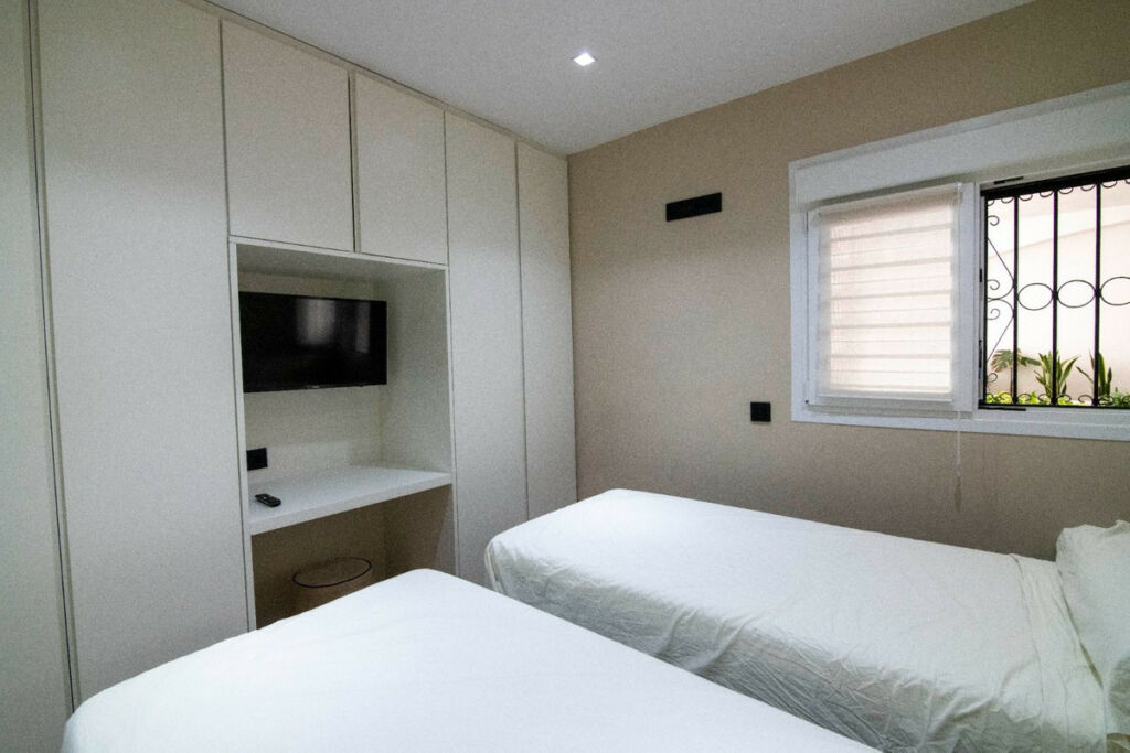 Middle Floor Apartment Puerto Banús Málaga - image 17