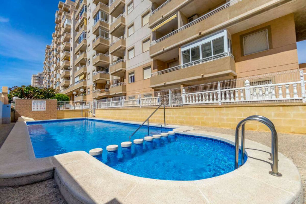Middle Floor Apartment Torrevieja Alicante - image 18