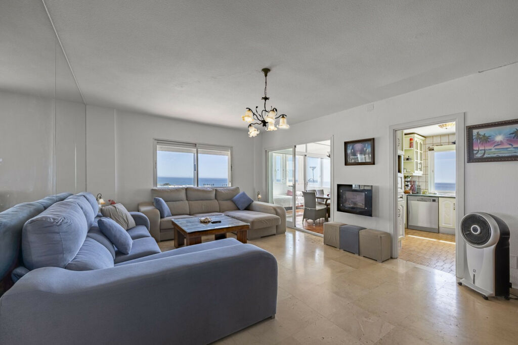 Middle Floor Apartment Estepona Málaga - image 6