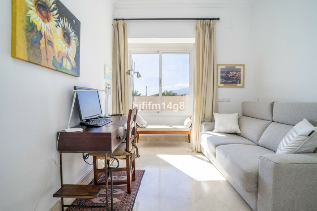 Penthouse Nueva Andalucía Málaga - image 17