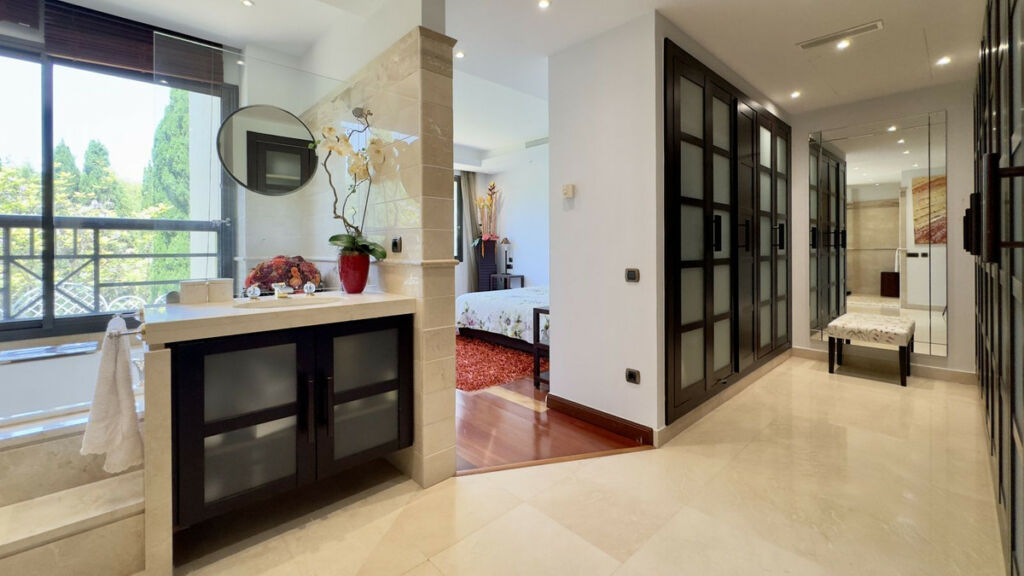 Middle Floor Apartment Puerto Banús Málaga - image 17