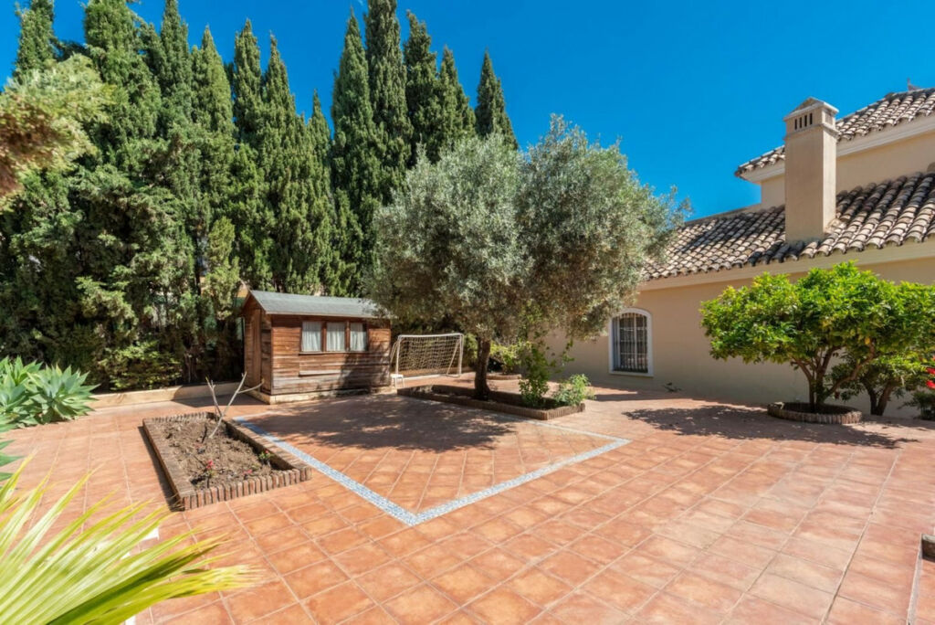 Detached Villa Marbella Málaga - image 17