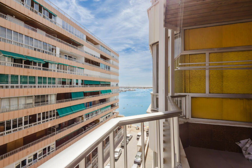 Middle Floor Apartment Torrevieja Alicante - image 17