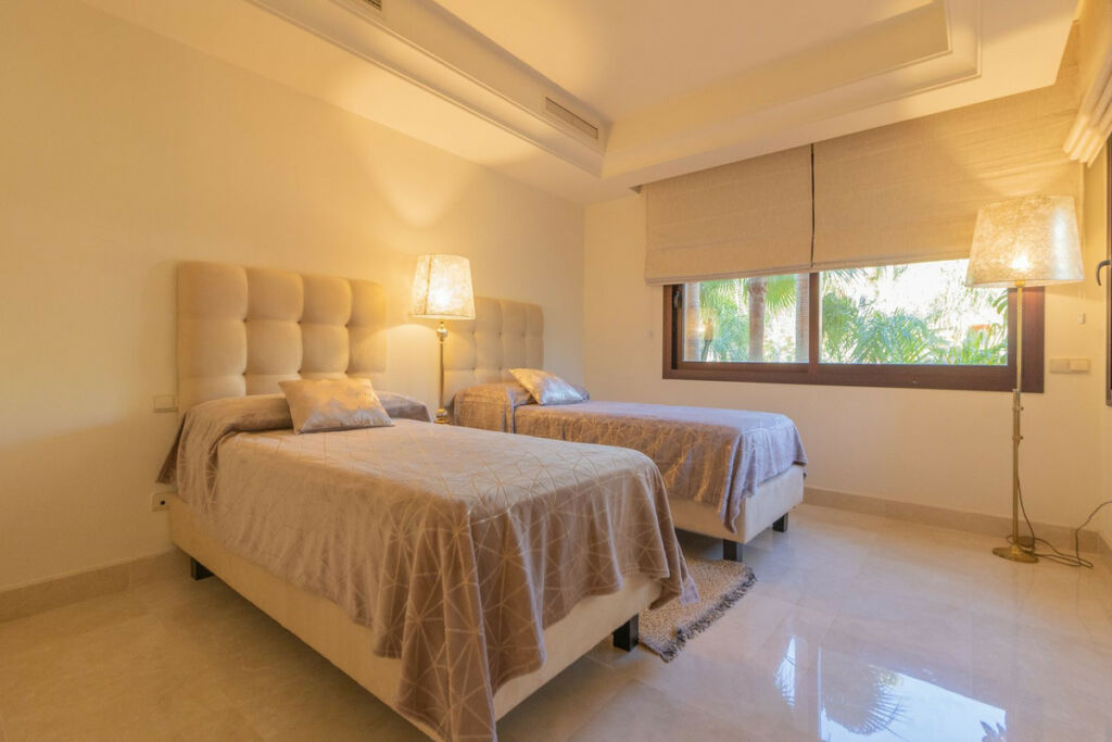 Middle Floor Apartment Nueva Andalucía Málaga - image 17
