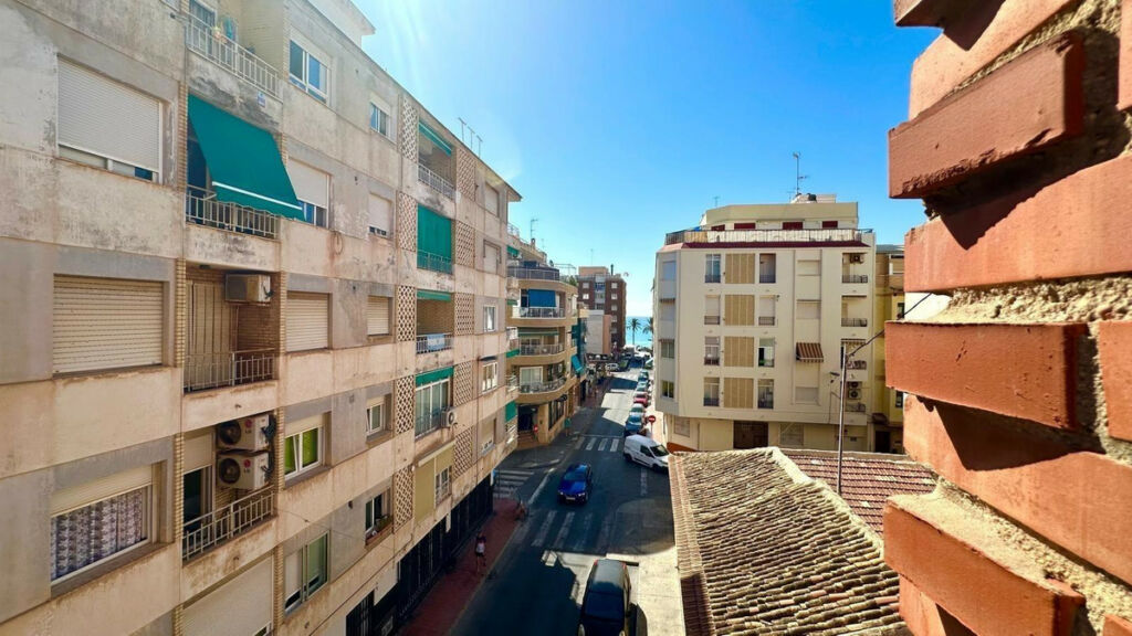 Middle Floor Apartment Torrevieja Alicante - image 17