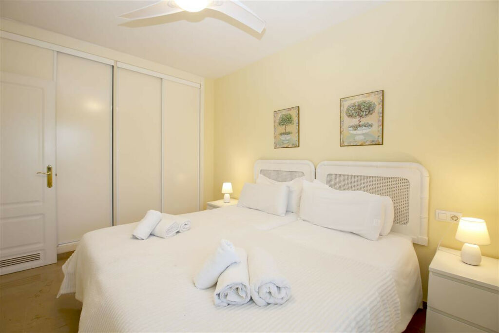 Middle Floor Apartment Estepona Málaga - image 17