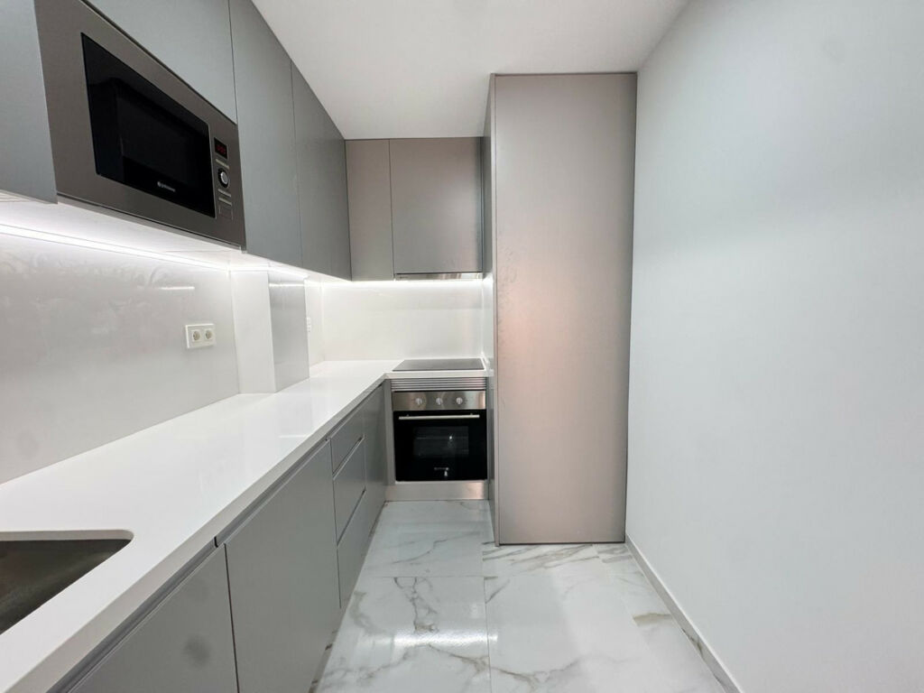 Middle Floor Apartment Torrevieja Alicante - image 17