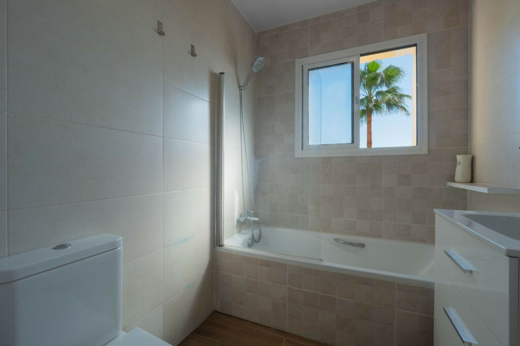 Middle Floor Apartment Torrenueva Málaga - image 18