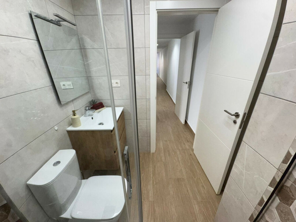Middle Floor Apartment Torrevieja Alicante - image 18