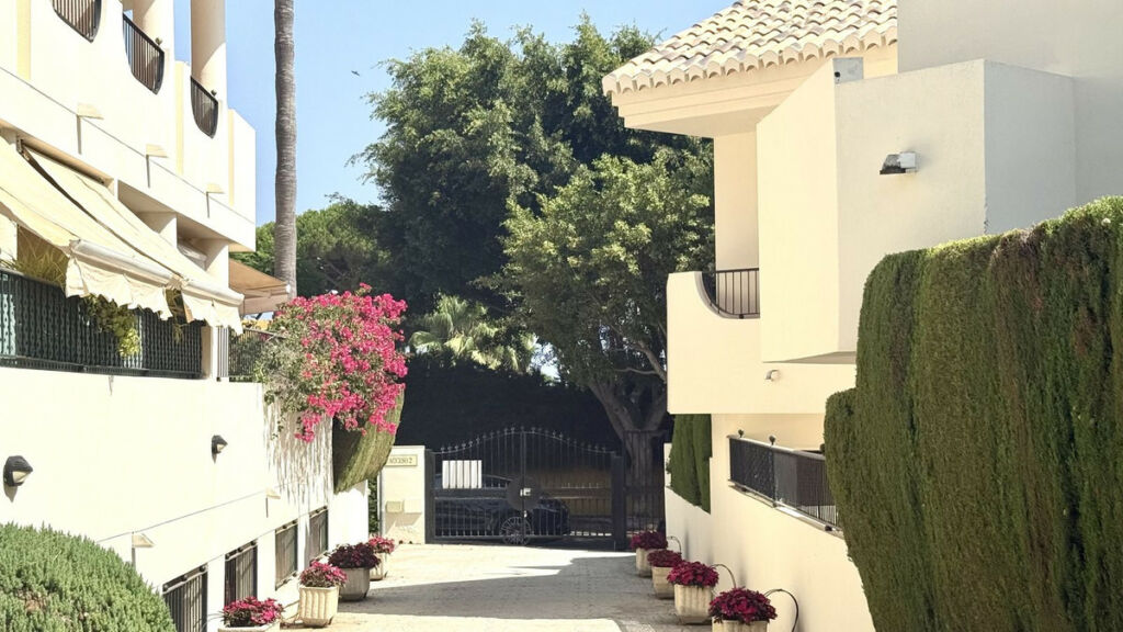 Townhouse Marbella Málaga - image 18