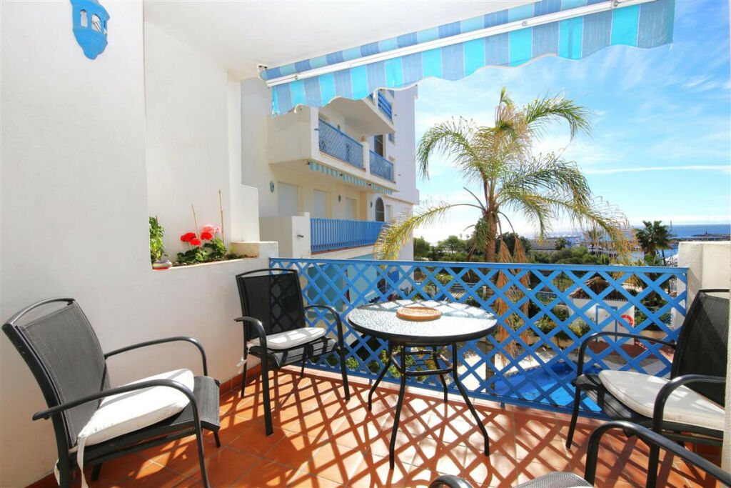 Middle Floor Apartment Estepona Málaga - image 18