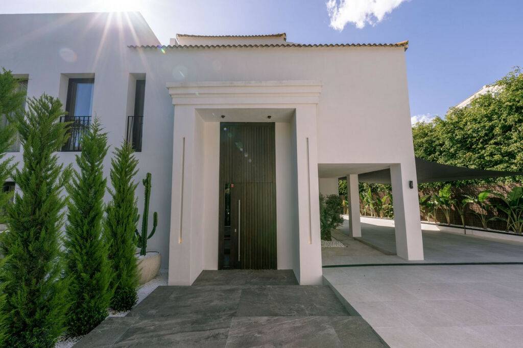 Detached Villa Nueva Andalucía Málaga - image 18