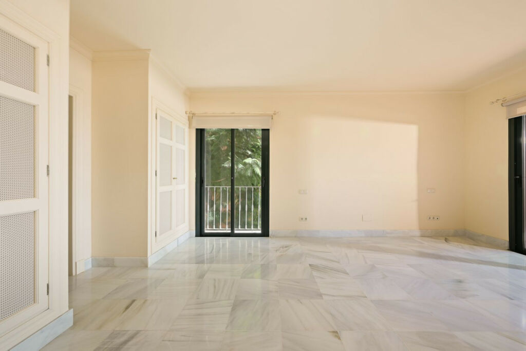 Middle Floor Apartment Benahavís Málaga - image 20