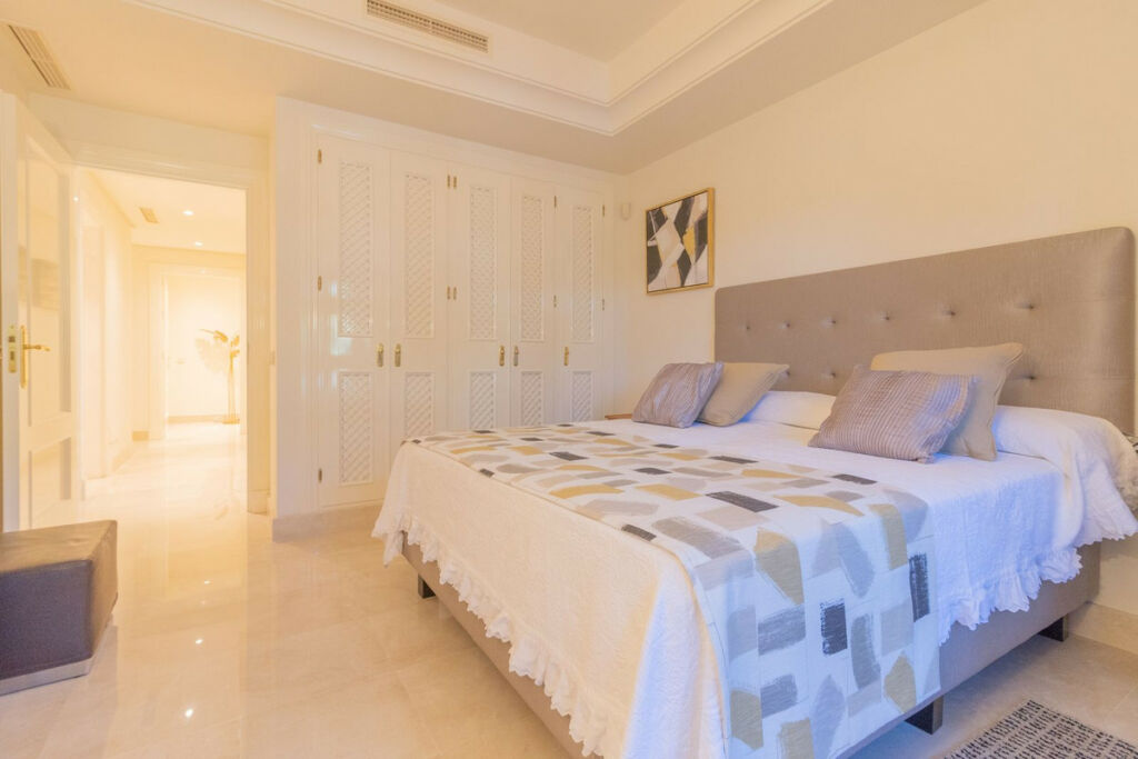 Middle Floor Apartment Nueva Andalucía Málaga - image 18