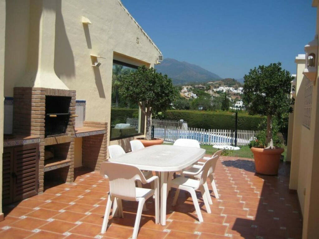 Detached Villa Nueva Andalucía Málaga - image 18