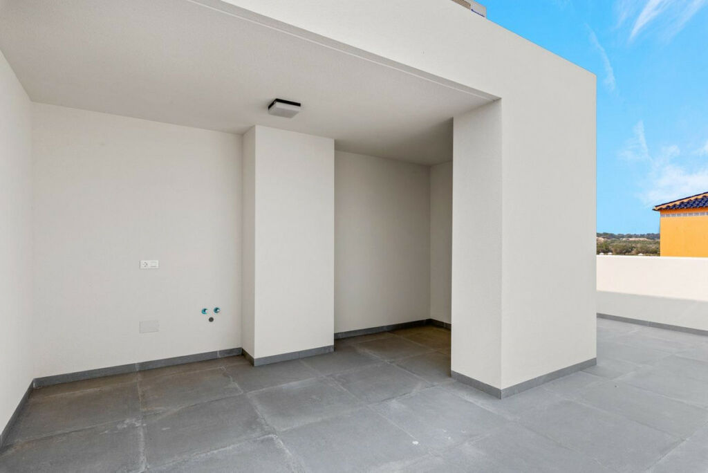 Middle Floor Apartment Villamartin Alicante - image 18