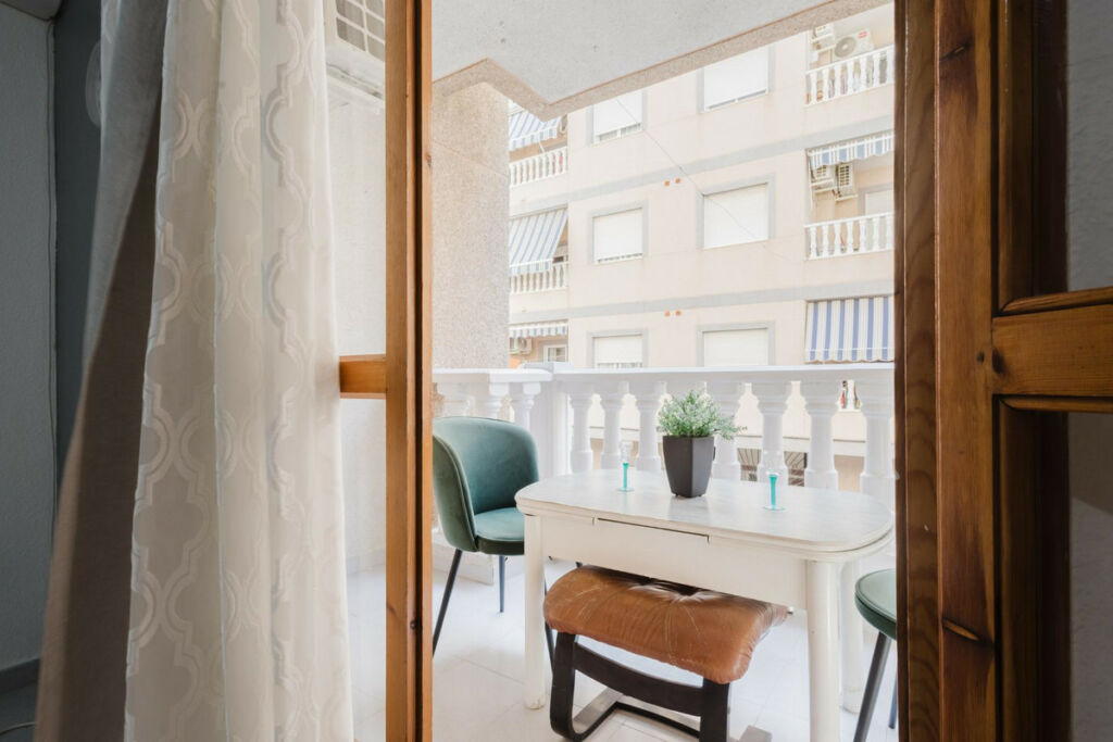 Middle Floor Apartment Torrevieja Alicante - image 18
