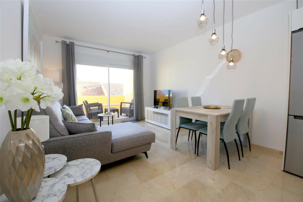 Middle Floor Apartment Estepona Málaga - image 18