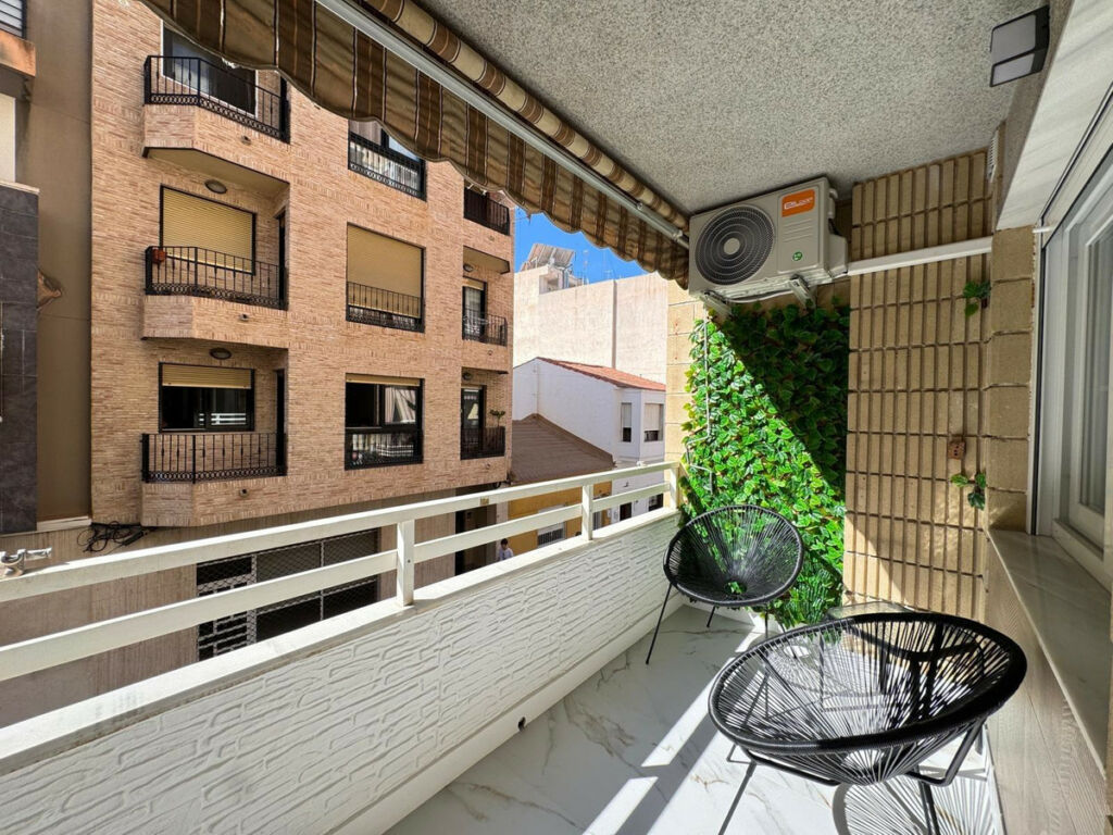 Middle Floor Apartment Torrevieja Alicante - image 18