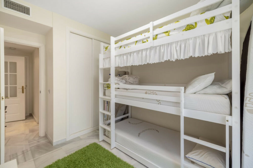 Middle Floor Apartment Nueva Andalucía Málaga - image 18