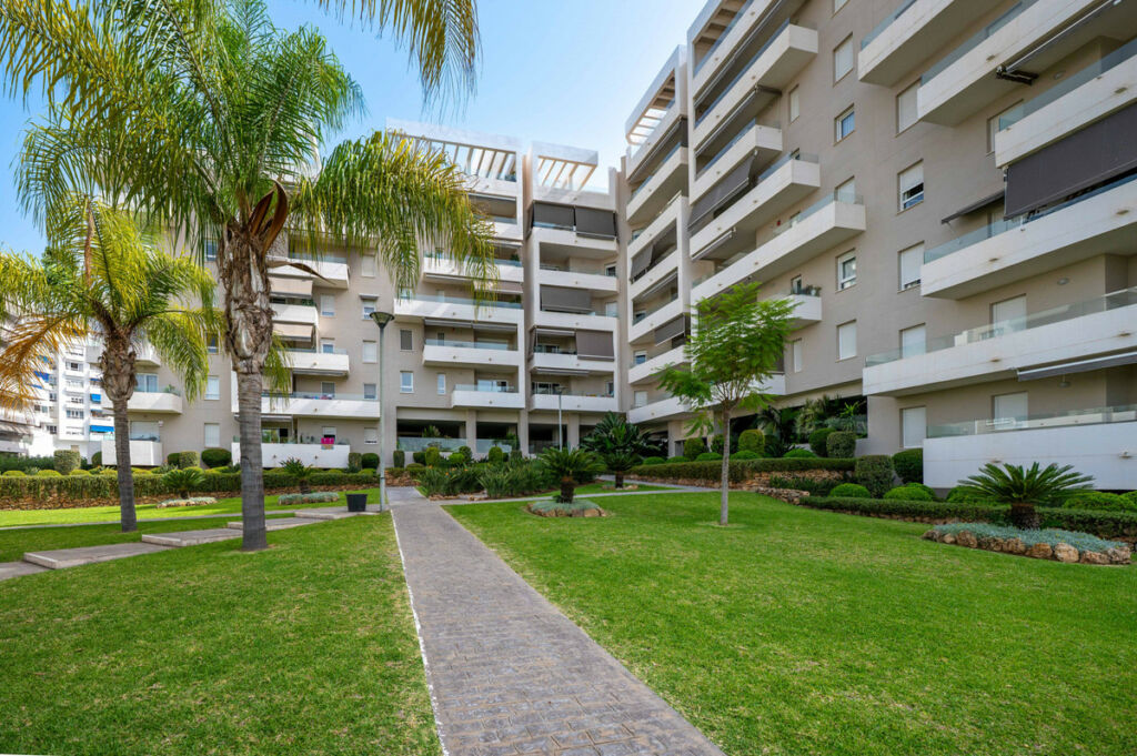 Middle Floor Apartment Nueva Andalucía Málaga - image 18