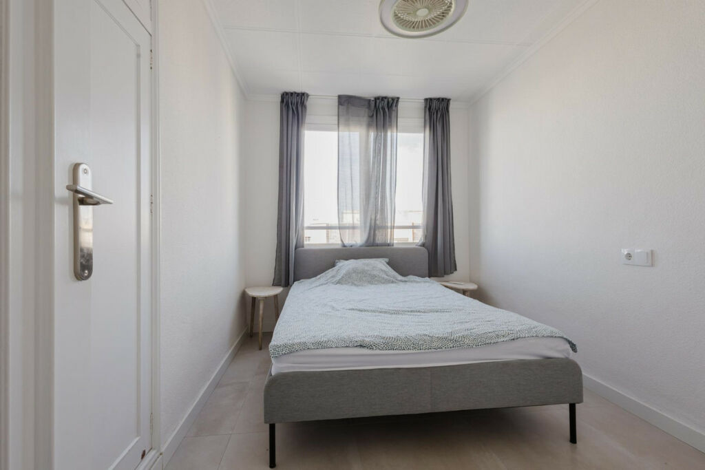 Middle Floor Apartment Torrevieja Alicante - image 18