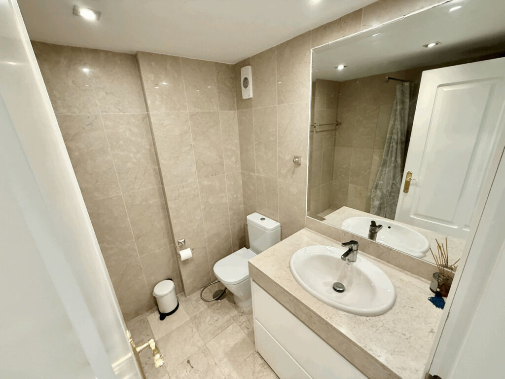 Middle Floor Apartment Nueva Andalucía Málaga - image 18