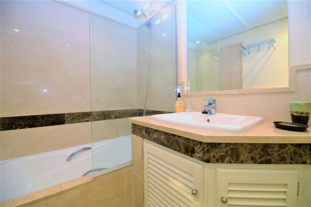 Middle Floor Apartment Estepona Málaga - image 18