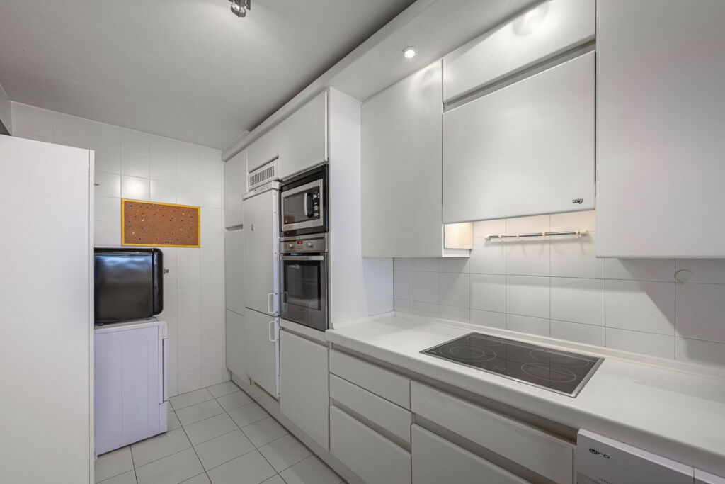 Middle Floor Apartment The Golden Mile Málaga - image 18