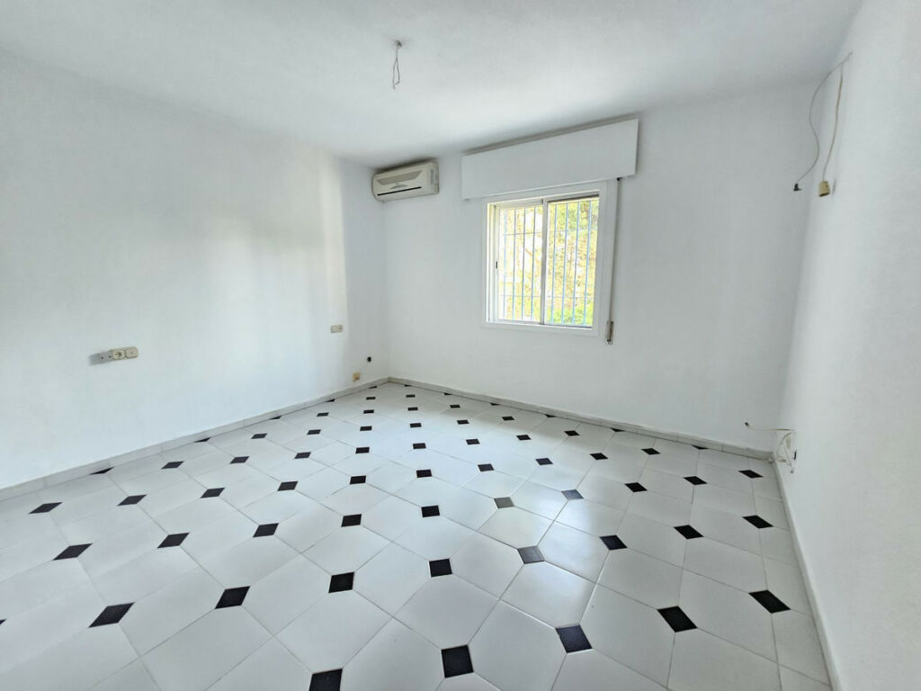 Townhouse El Chaparral Málaga - image 18