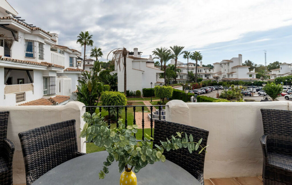 Middle Floor Apartment Nueva Andalucía Málaga - image 18