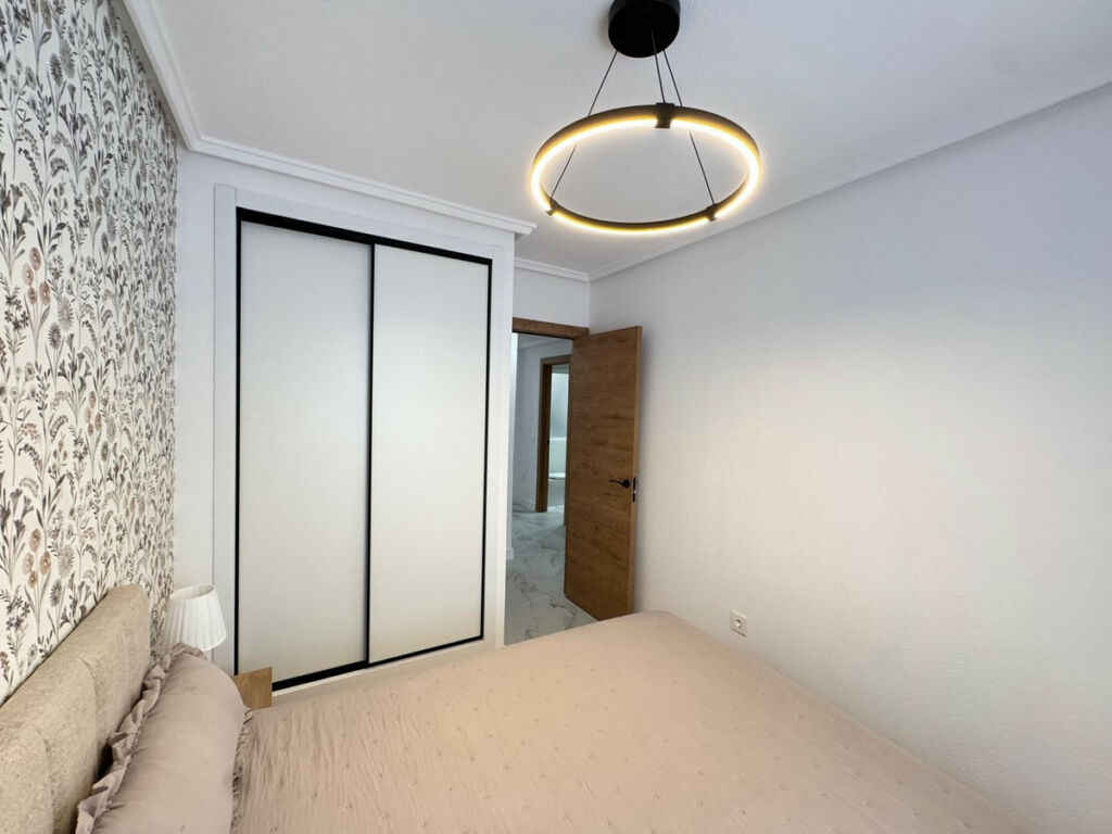 Middle Floor Apartment Torrevieja Alicante - image 18