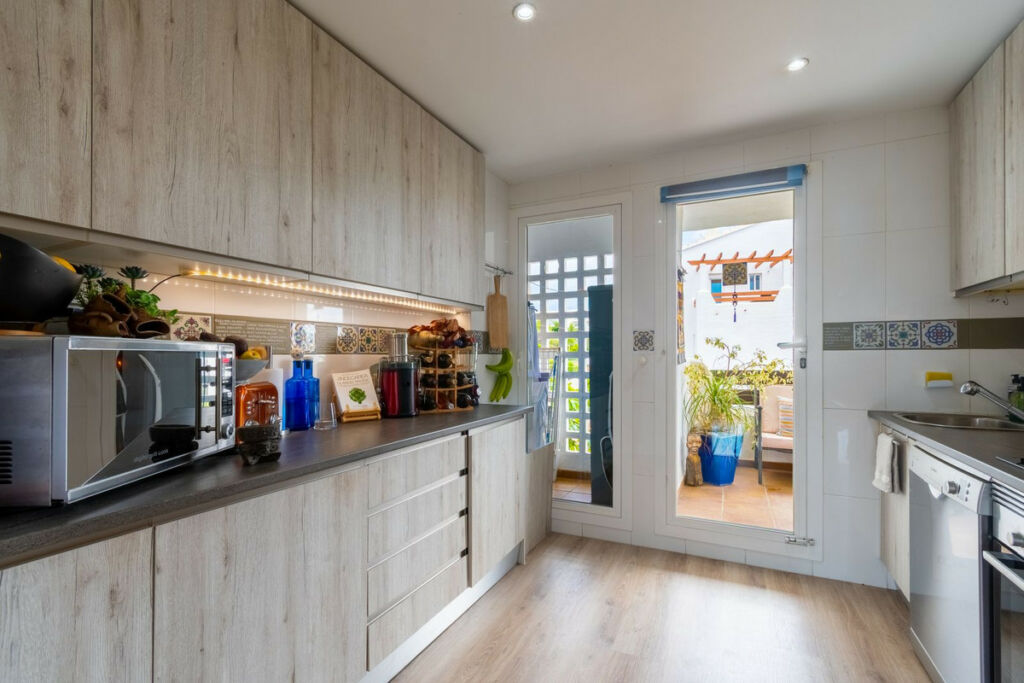 Middle Floor Apartment Estepona Málaga - image 18